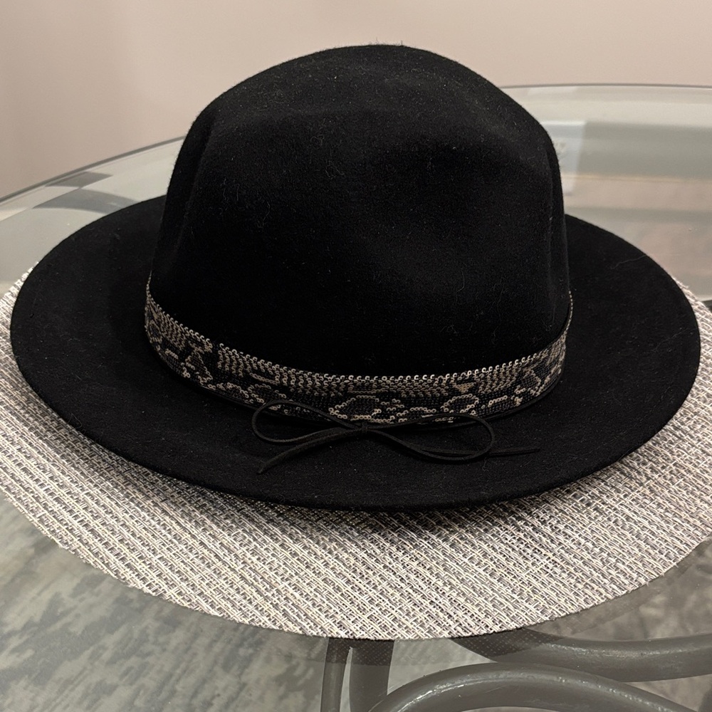 ADORA Black Hat with Patterned Band